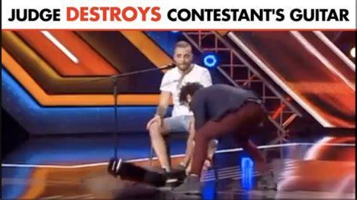A judge breaks a guitar on a participant💔😡 - x factor judge breaks guitar translation