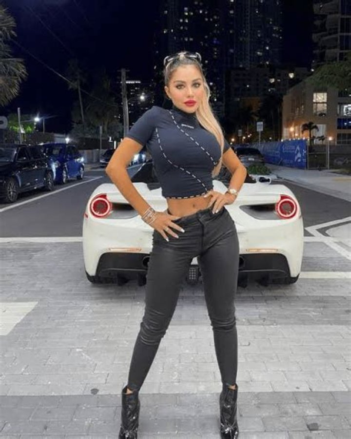 Alexa Dellanos Net Worth