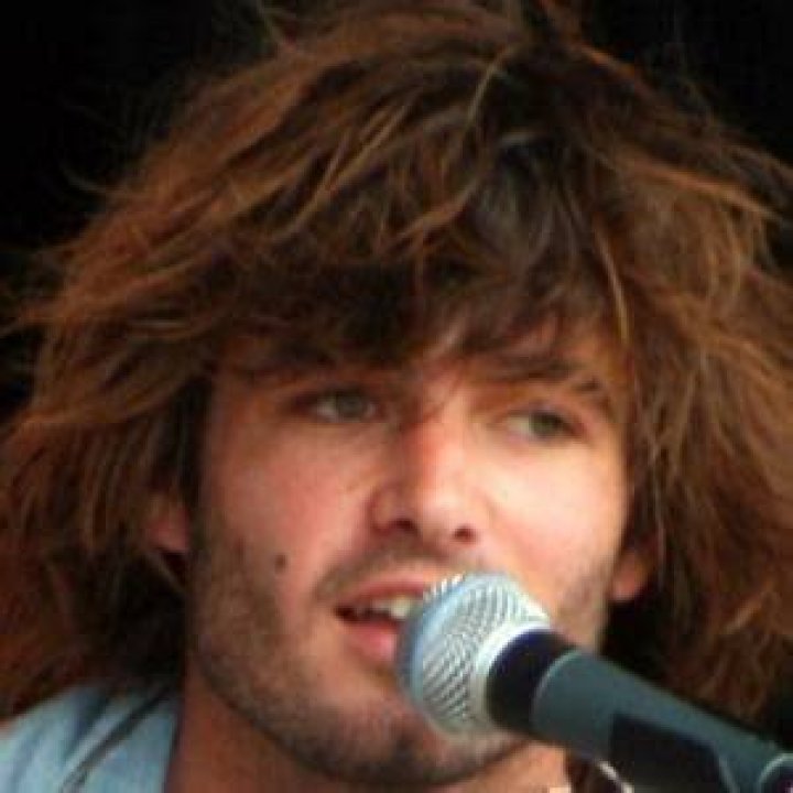 Angus Stone Net Worth 2024