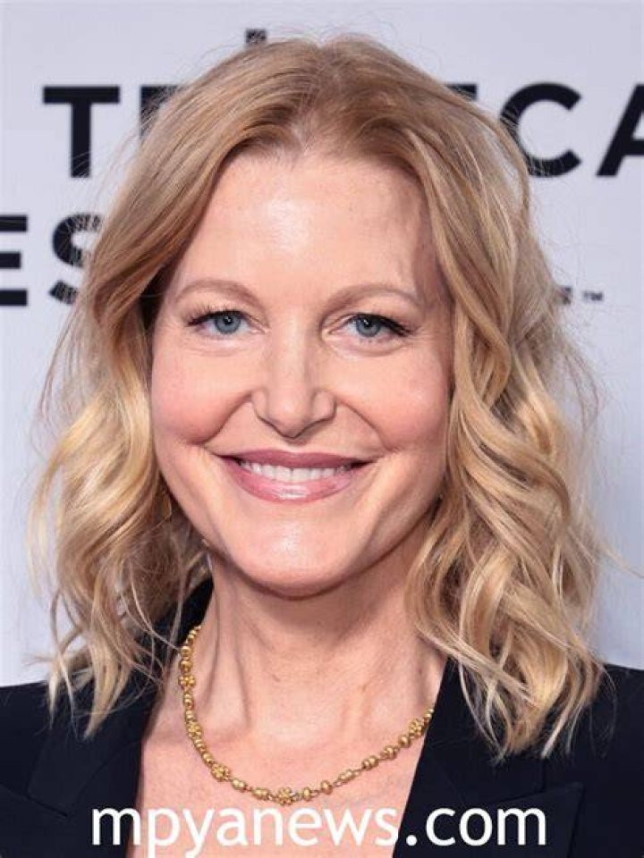 Anna Gunn Net Worth 2024