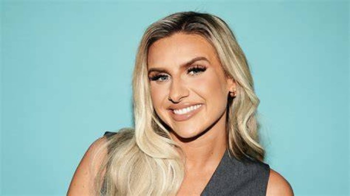 Chloe Burrows Influencer Image Chloe Burrows Influencer Image