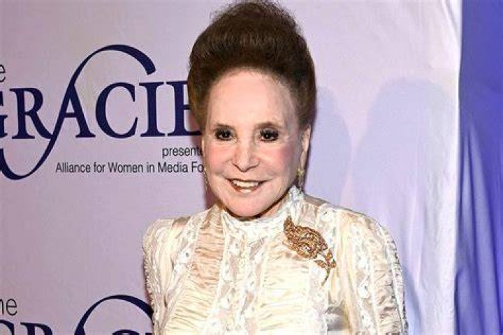 Cindy Adams