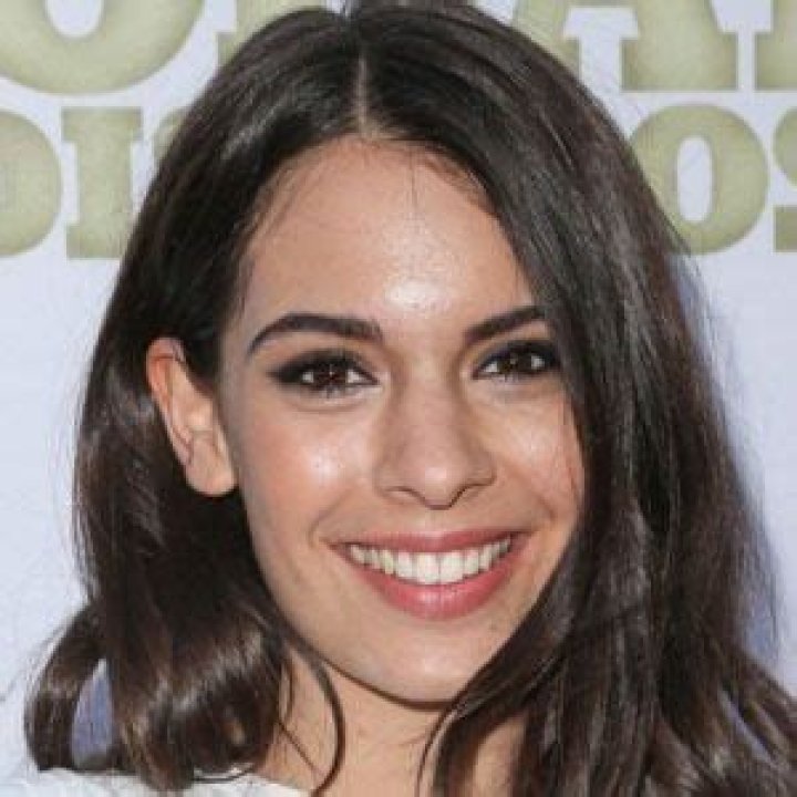 Claudia Traisac Net Worth
