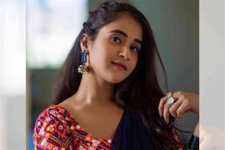 Deepthi Sunaina Net Worth