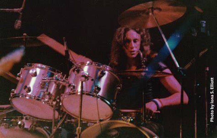Dennis Elliott