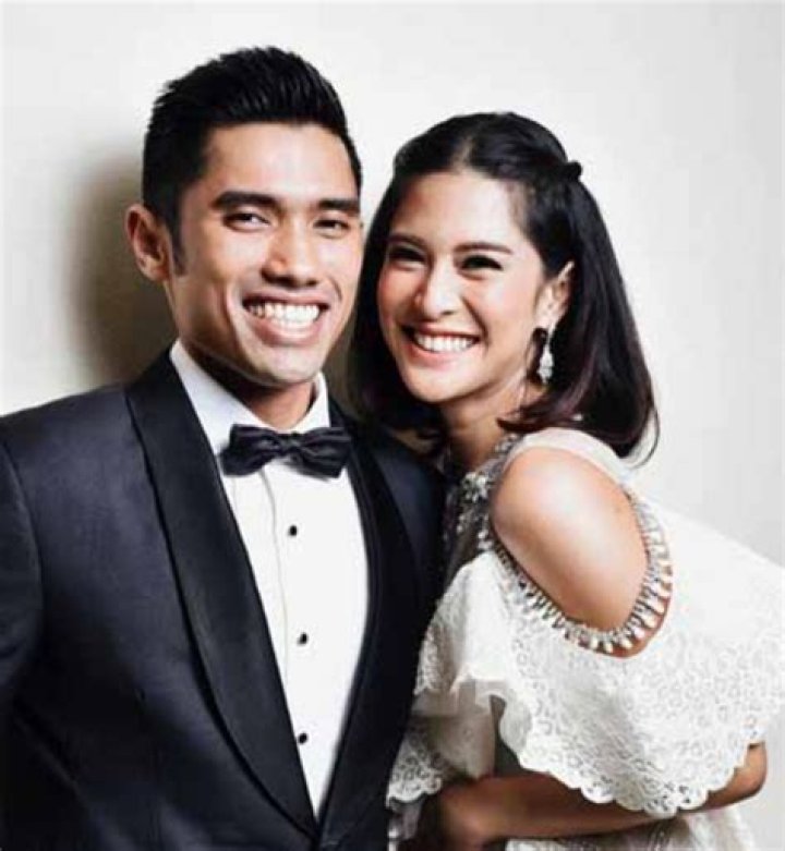 Dian Sastrowardoyo husband