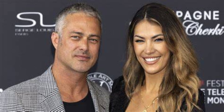 Does Taylor Kinney have a wife? Does Taylor Kinney have a wife?