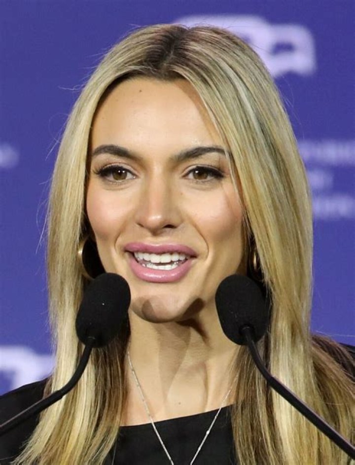 Emily Austin Religion: Is American Journalist Jewish? Family Ethnicity Emily Austin Religion