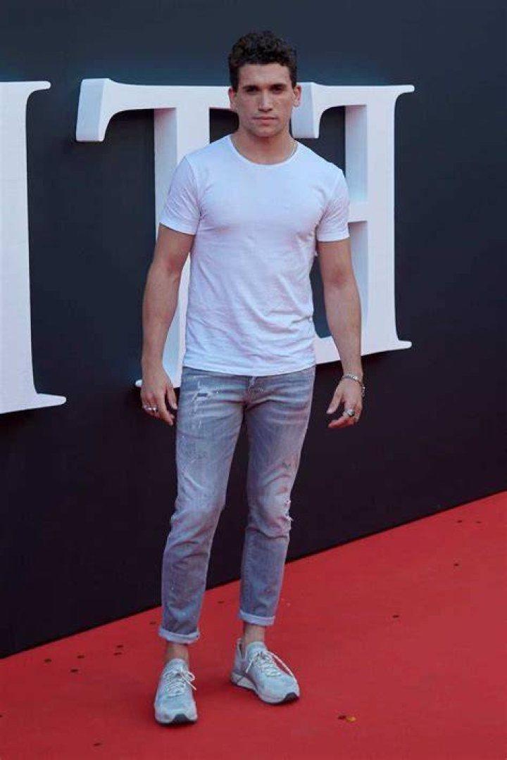 Jaime Lorente height