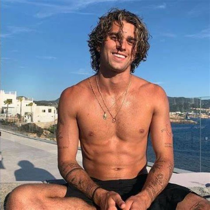 Jay Alvarrez Net Worth