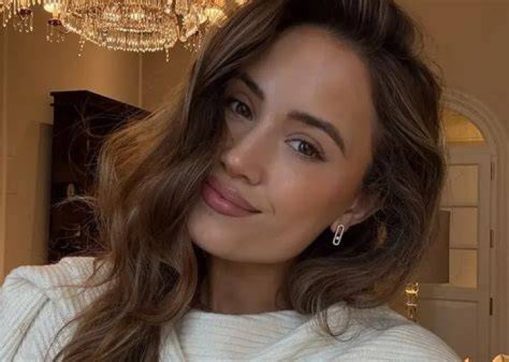 Kate Hutchins Net Worth