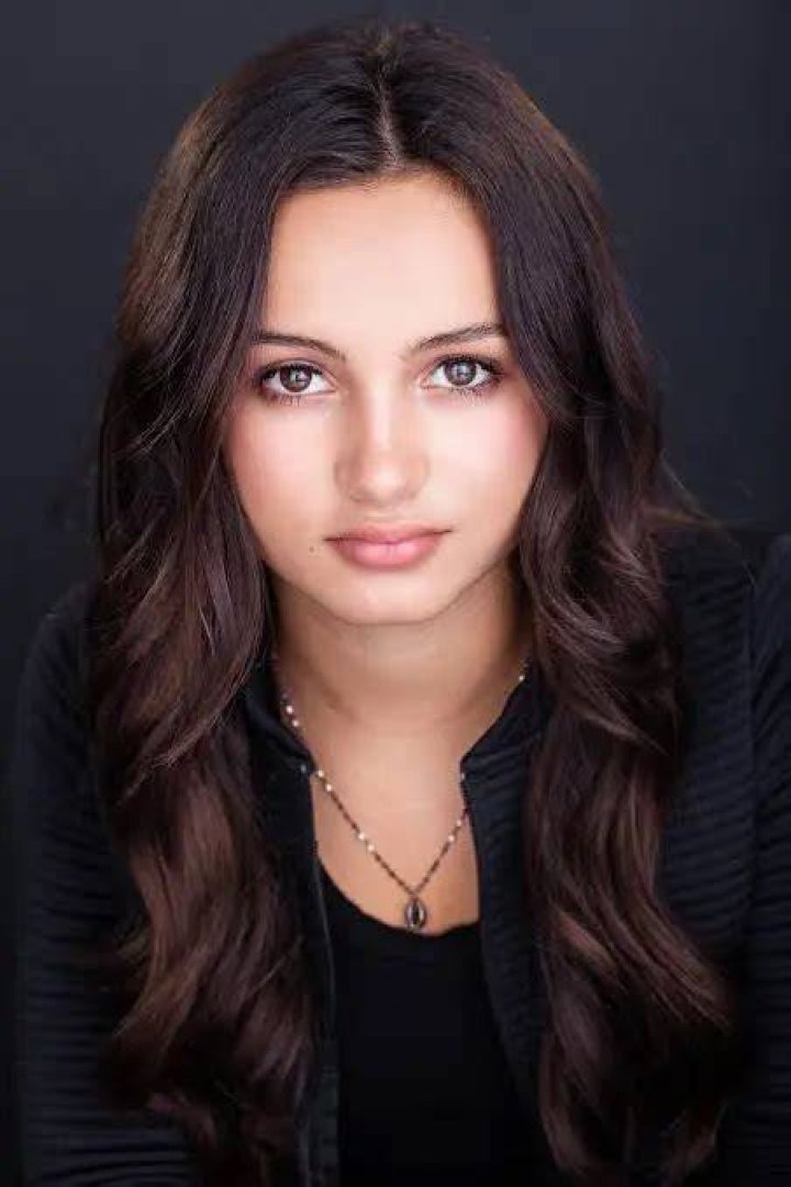 Kaylin Hayman Net Worth