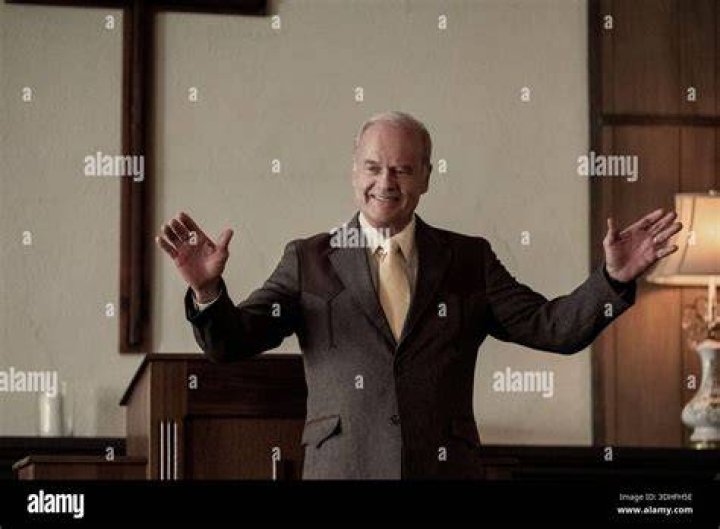 Did Lonnie Frisbee Repent Before He Died? Meet His Kids, Wife And Family Kelsey Grammer as Chuck Smith and Jonathan Roumie as Lonnie Frisbee in Jesus Revolution
