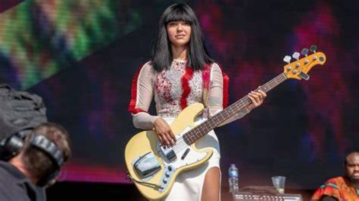 Khruangbin Net Worth - How Much Does Khruangbin Make?