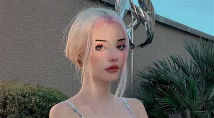 Lauren Burch Height, Weight & Physical Appearance