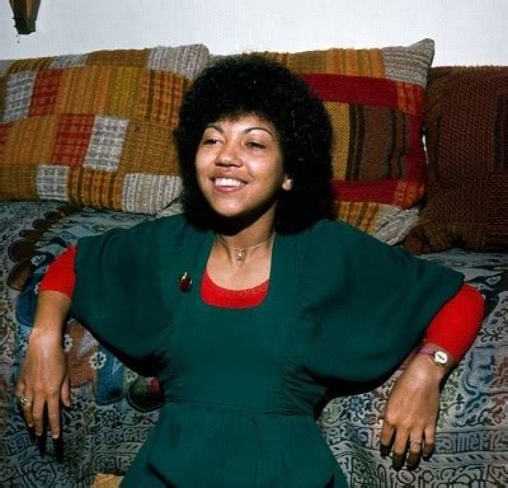 Linda Lewis Net Worth