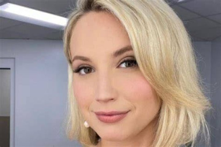 Molly McCook Net Worth – How Much is McCook Worth?