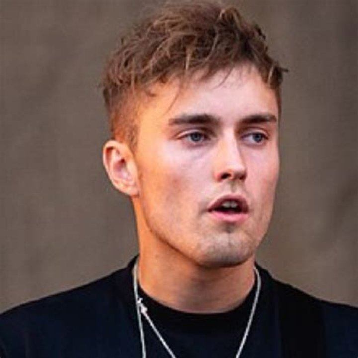 sam fender illness
