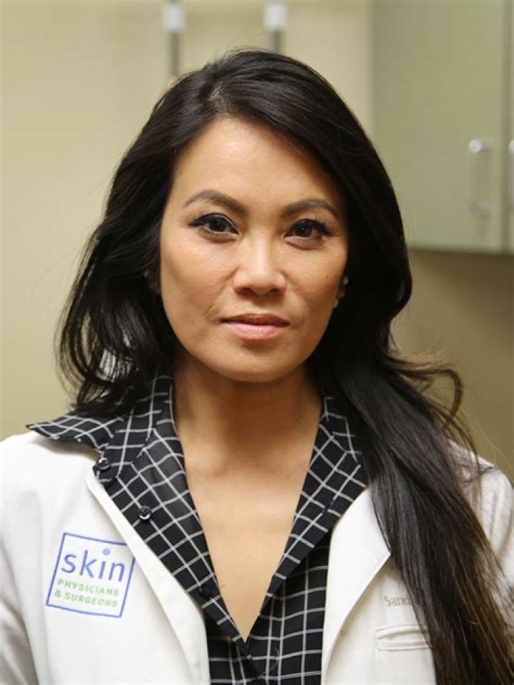 Sandra Lee aka Dr. Pimple Popper photographed candidly