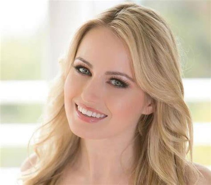 Scarlett Sage Net Worth