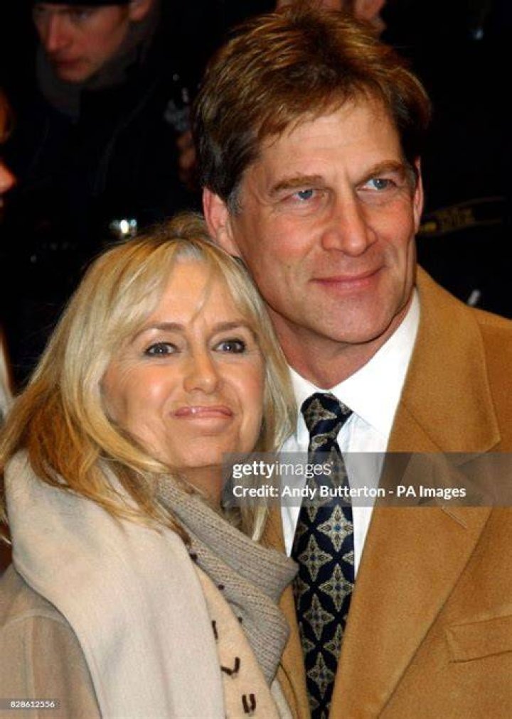 Simon MacCorkindale