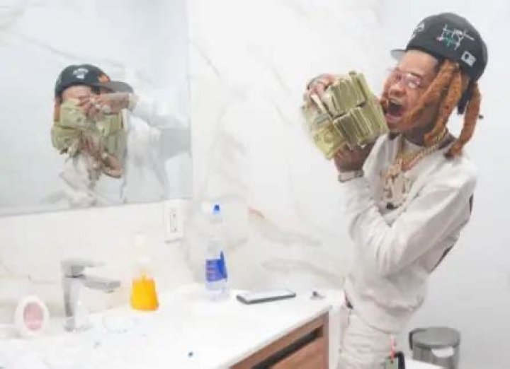 SpotemGottem flaunting his wealth