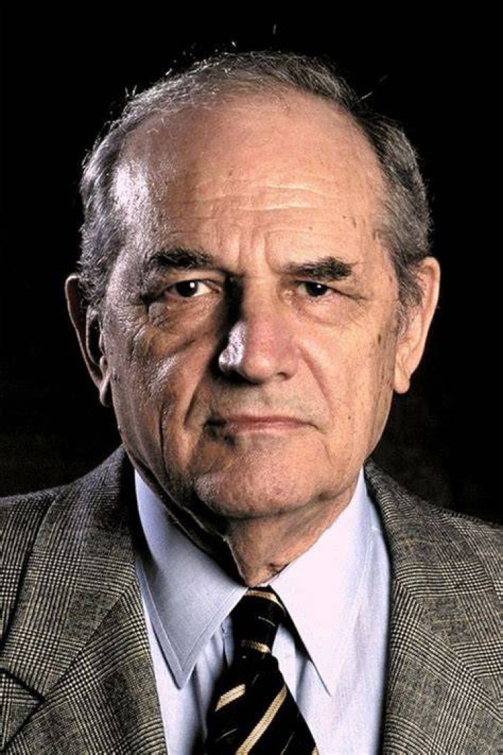 Steven Hill Net Worth
