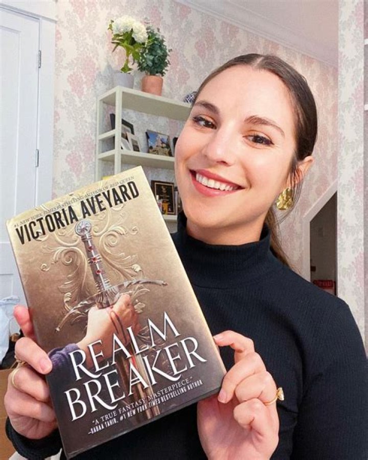 Victoria Aveyard Net Worth