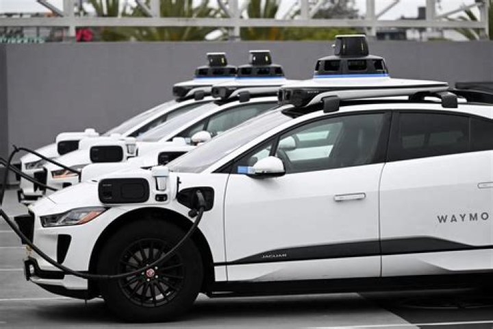 Waymo self-driving rides Waymo self-driving rides