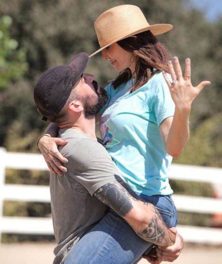 Whitney Cummings relationship Whitney Cummings relationship
